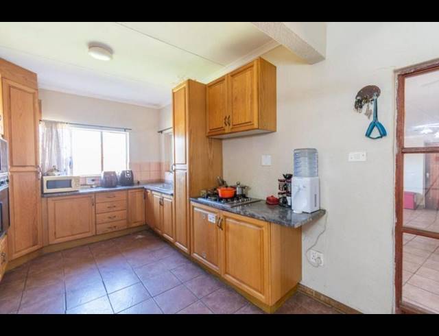 3 BEDROOM HOUSE FOR SALE IN FALCON RIDGE